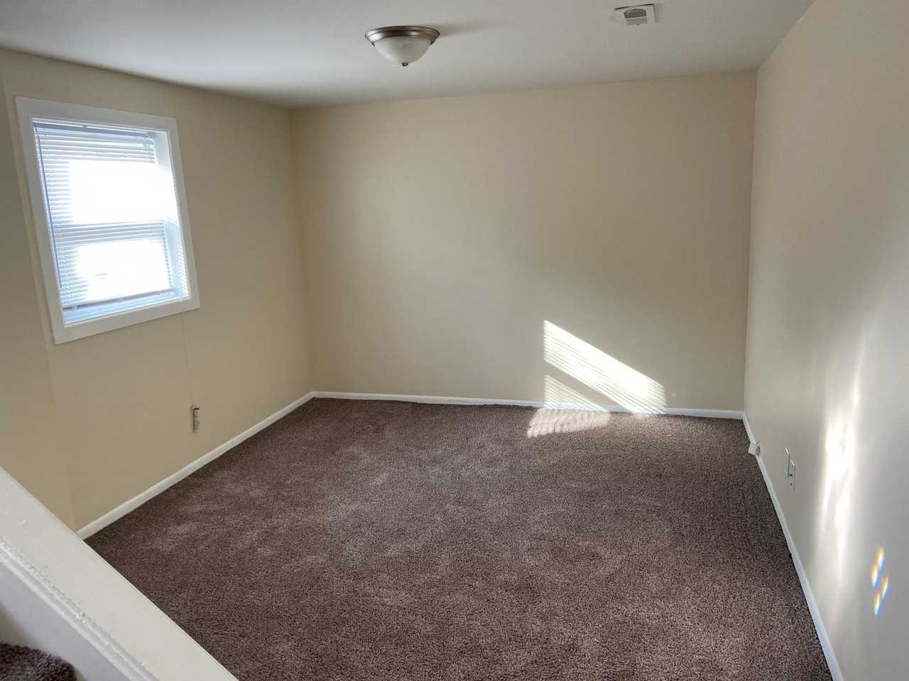 813 Ashwood Ave - Photo 7 of 9