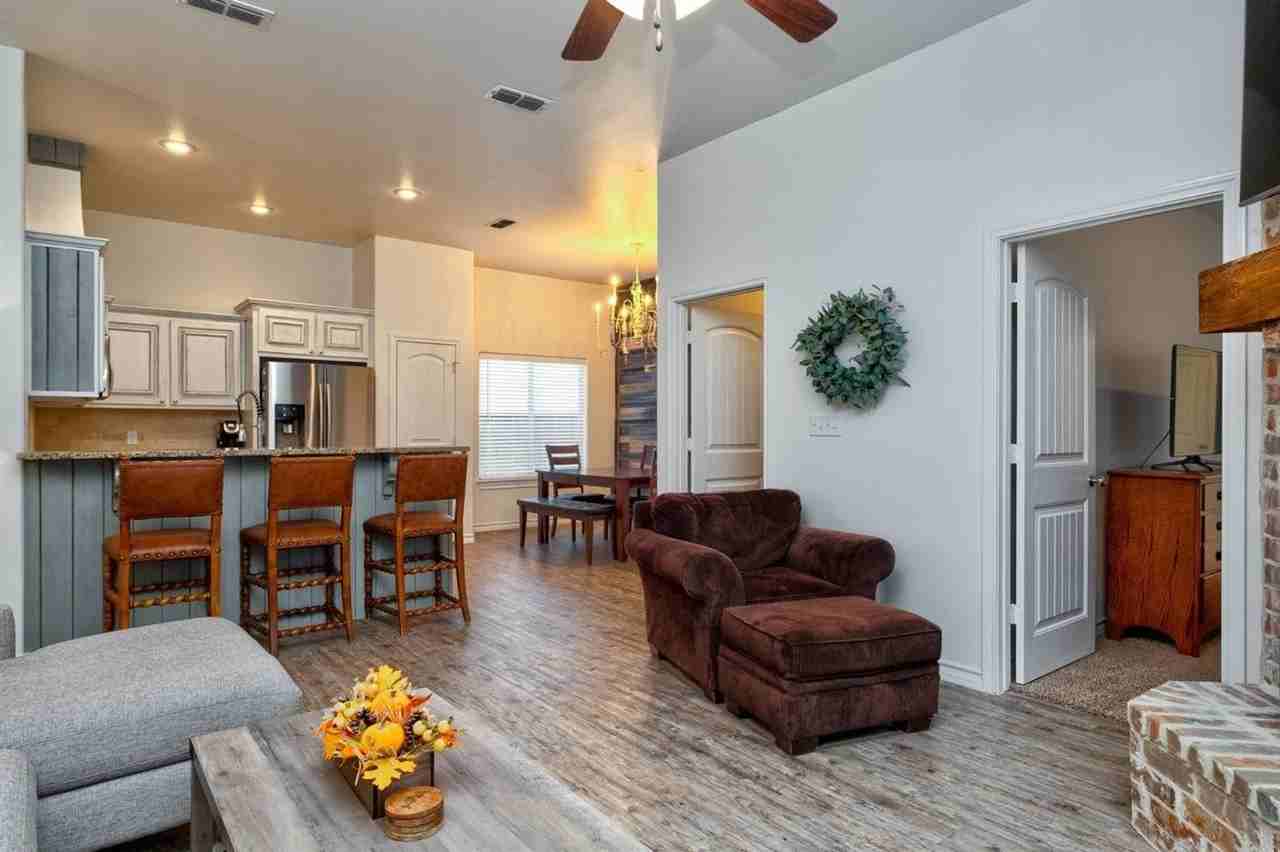 10408 Fulton Avenue - Photo 4 of 13