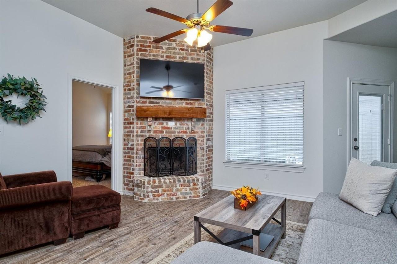 10408 Fulton Avenue - Photo 5 of 13