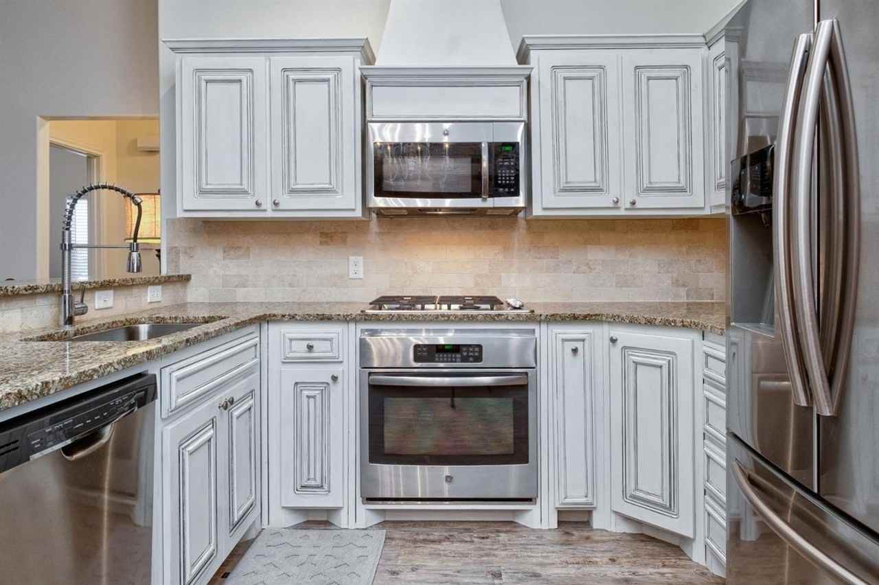 10408 Fulton Avenue - Photo 6 of 13