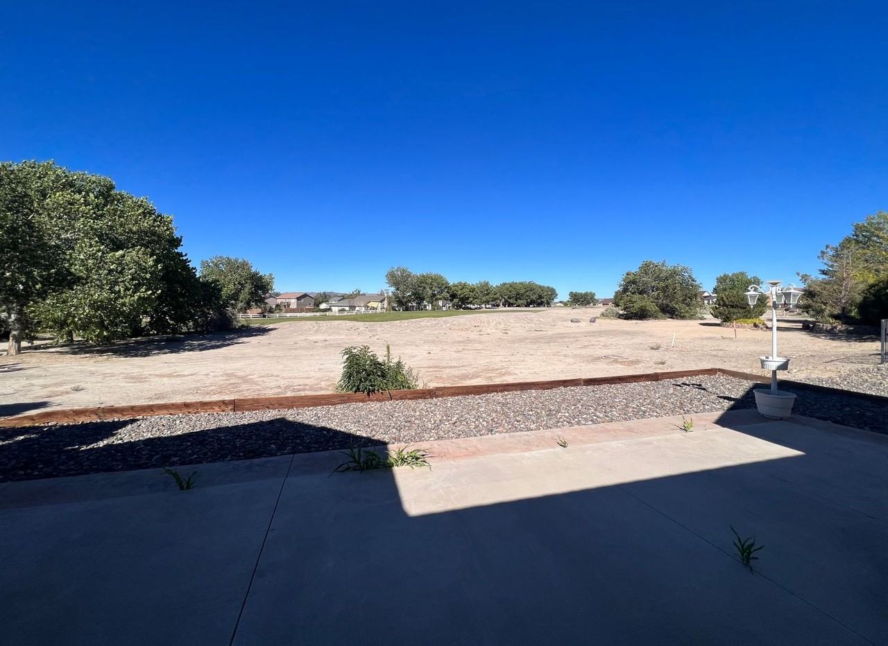 726 Divot Dr - Photo 2 of 27