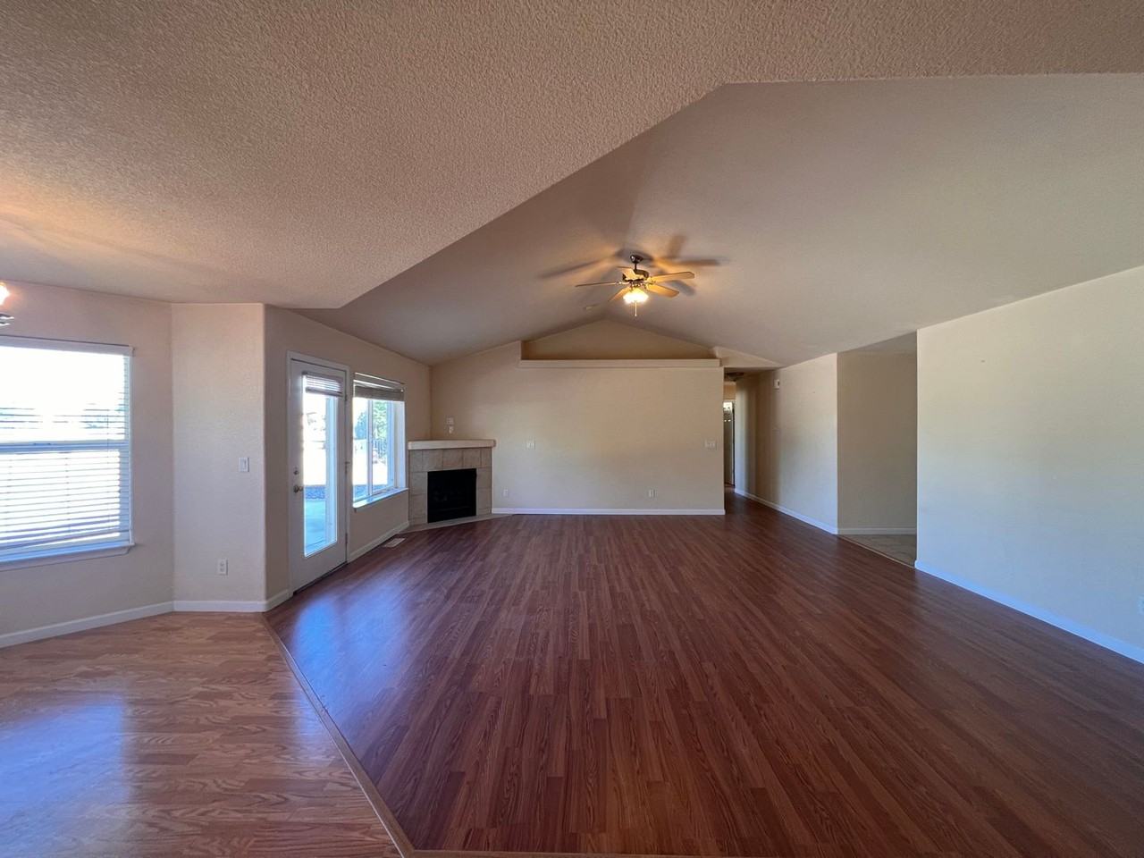 726 Divot Dr - Photo 5 of 27