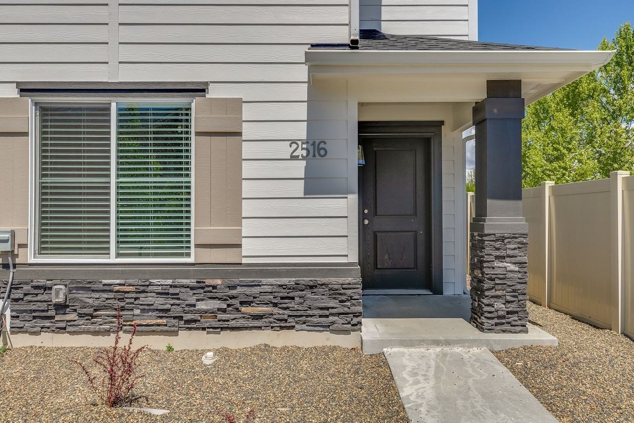 2516 E Blue Tick St - Photo 3 of 21