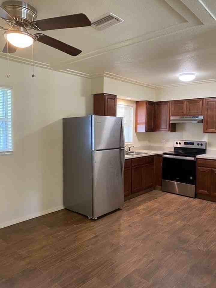 712 S Varr Ave - Photo 3 of 18