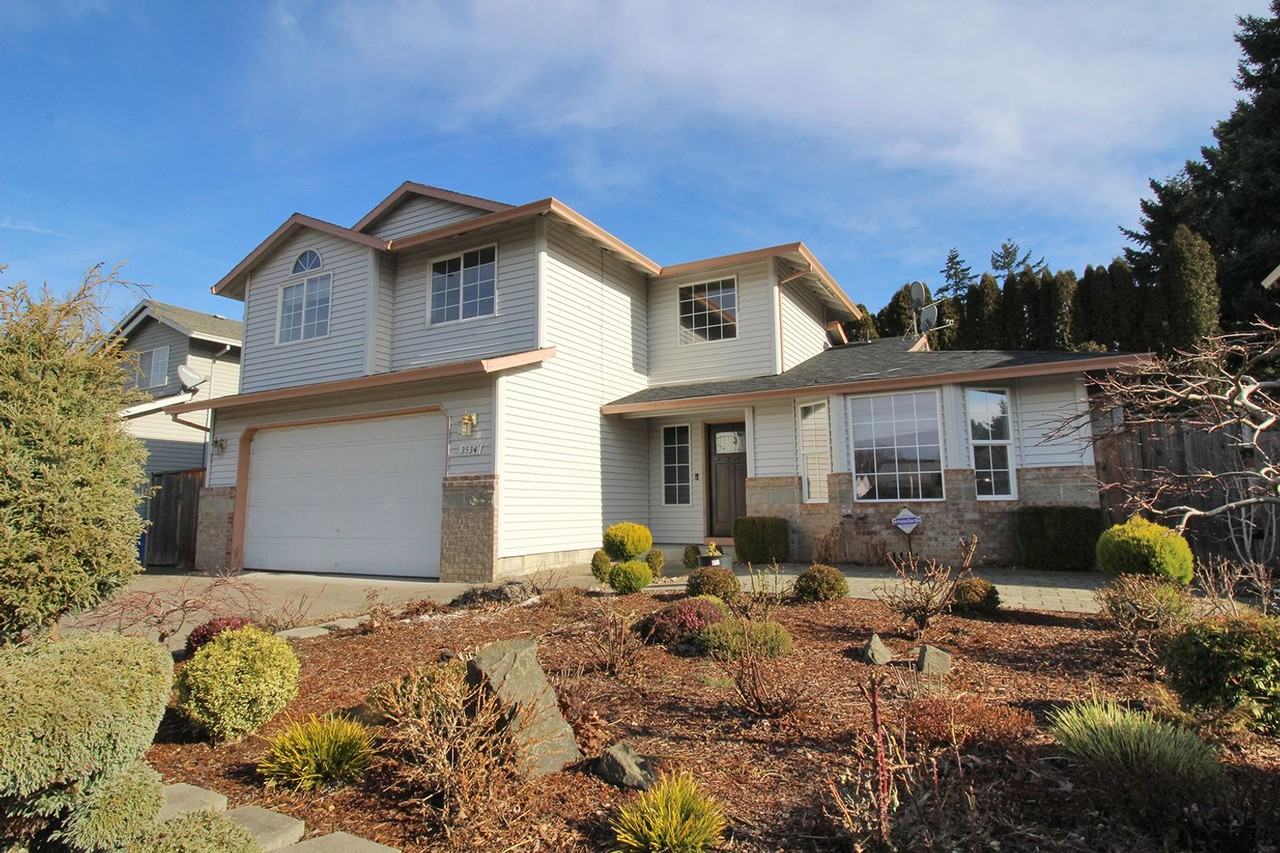 3534 Ne 150th Ave - Photo 2 of 35