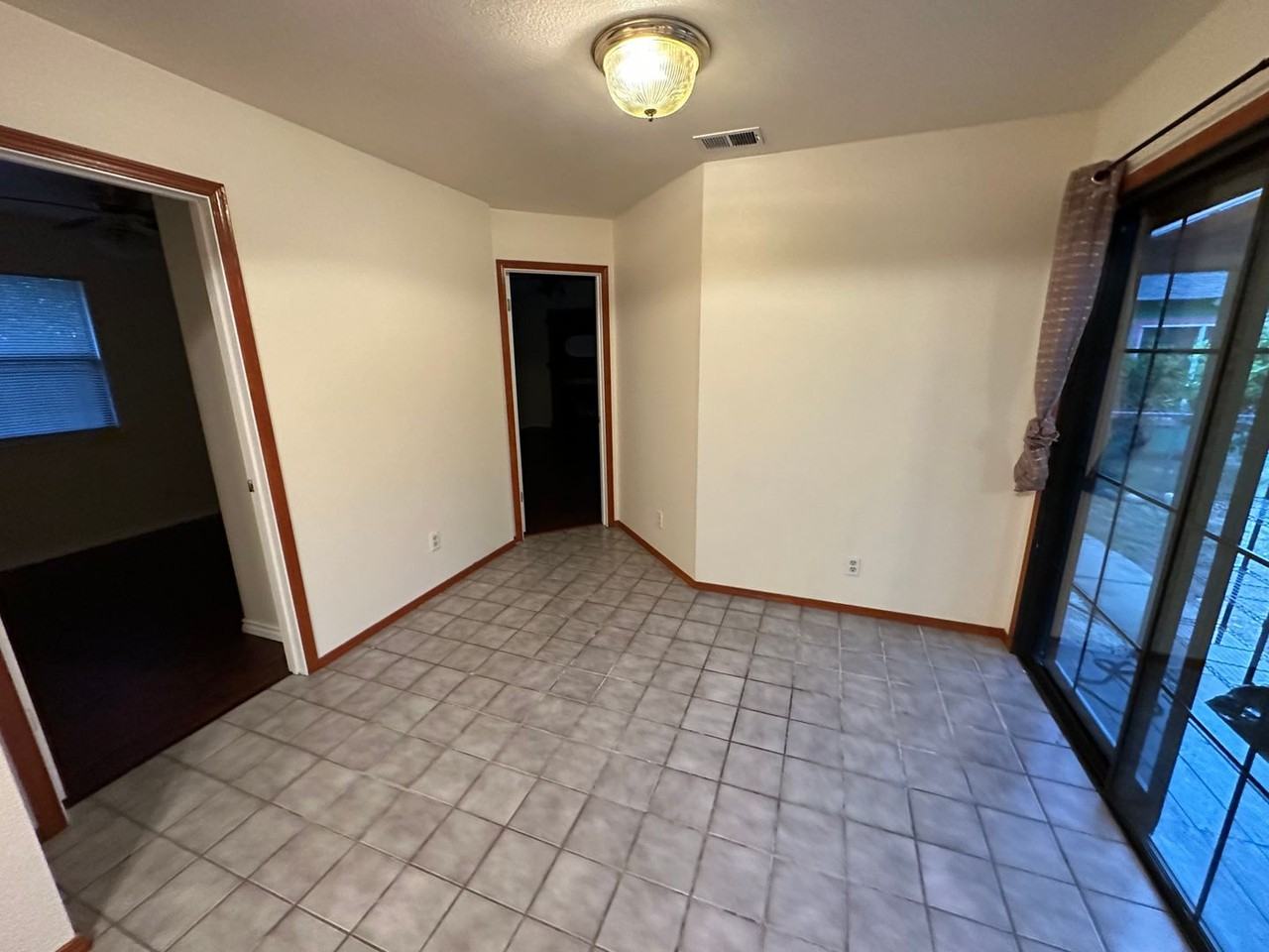 318 11th St - Photo 3 of 13