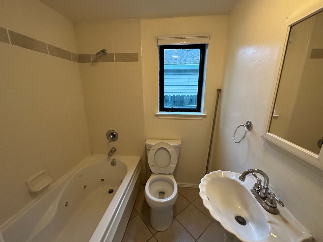 318 11th St - Photo 6 of 13