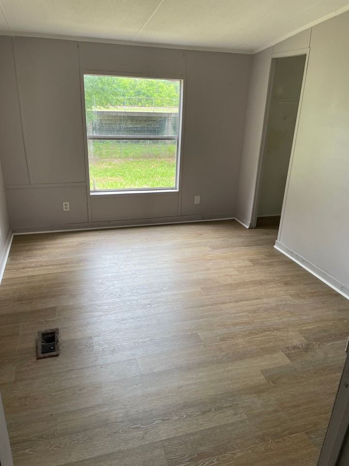 104 1st Ave N - Photo 3 of 11