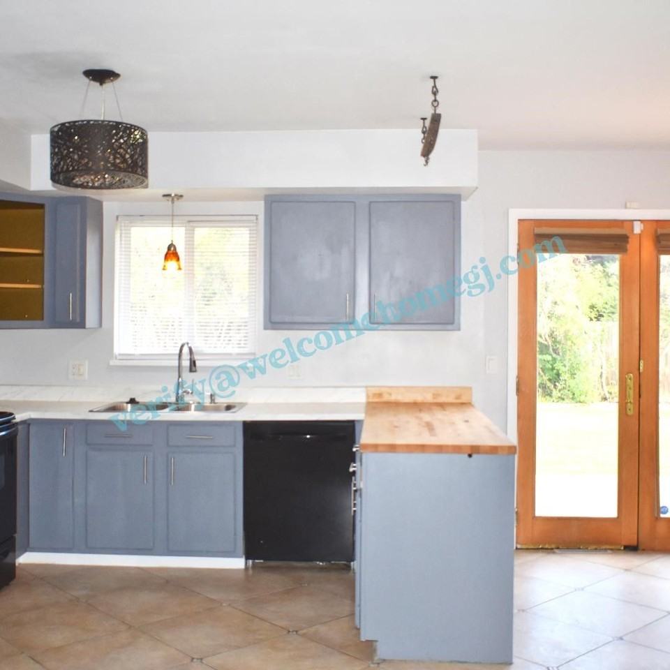 322 N Orchard St - Photo 3 of 15