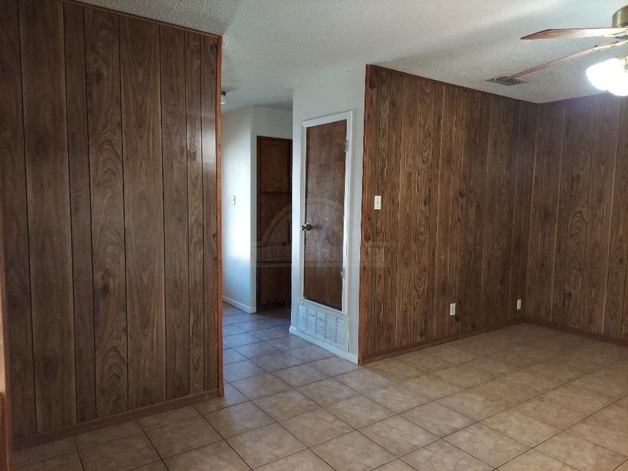 1510 Leader Dr - Photo 3 of 23