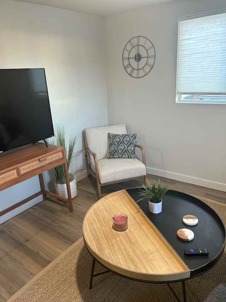 808 Howard Avenue - Photo 3 of 8