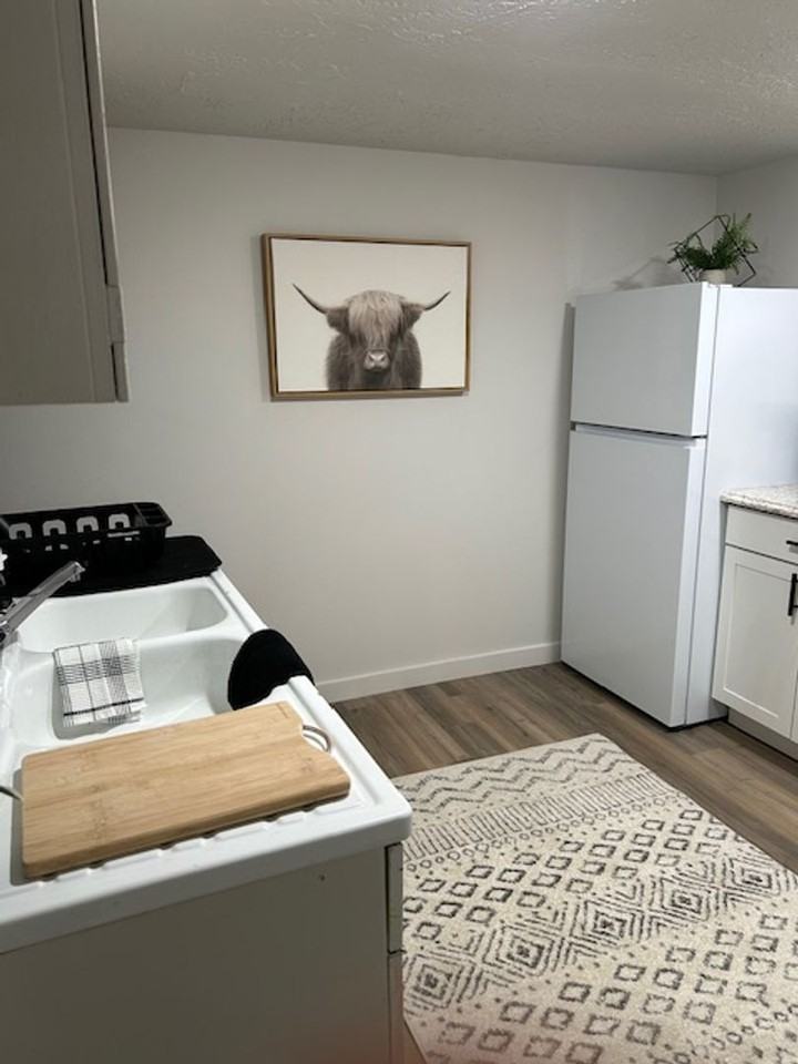 808 Howard Avenue - Photo 4 of 8