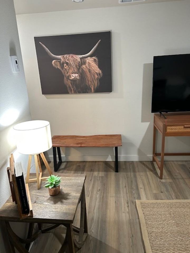 808 Howard Avenue - Photo 5 of 8