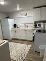 808 1/2 Howard Ave - Photo 1 of 1