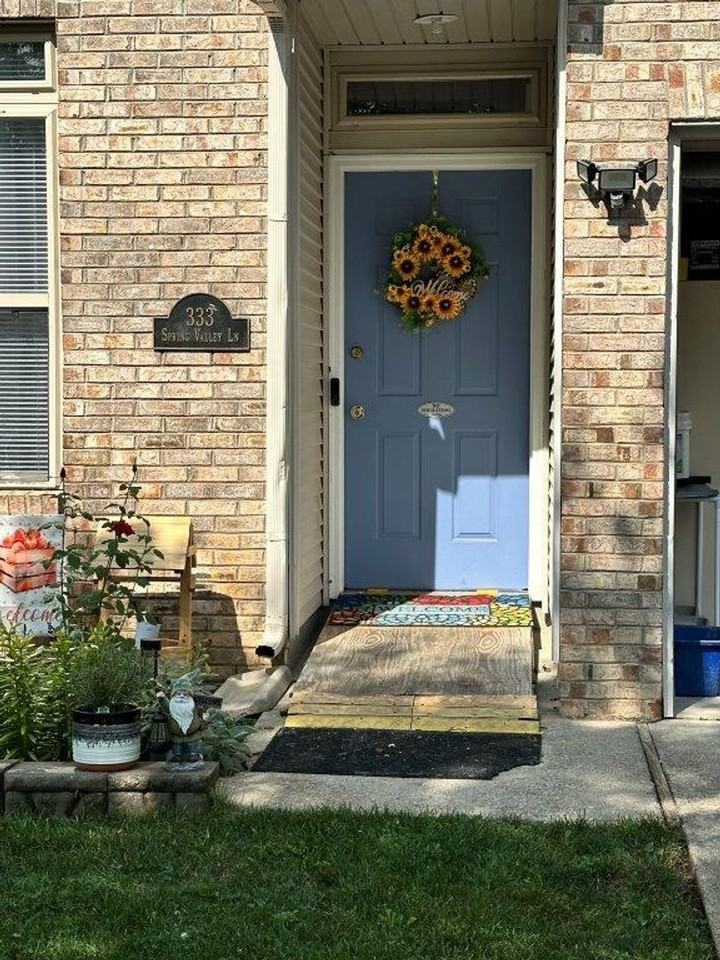 333 Spring Valley Ln - Photo 2 of 22