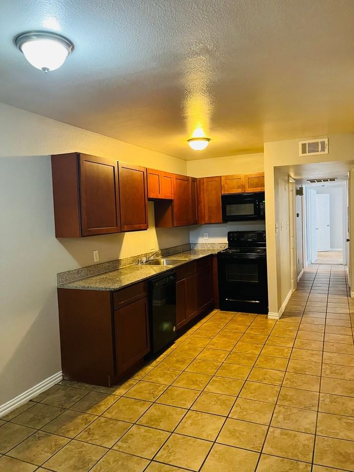 6762 Trail Lake Dr - Photo 2 of 9