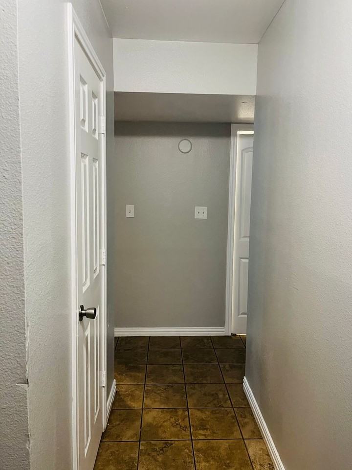 6762 Trail Lake Dr - Photo 3 of 9