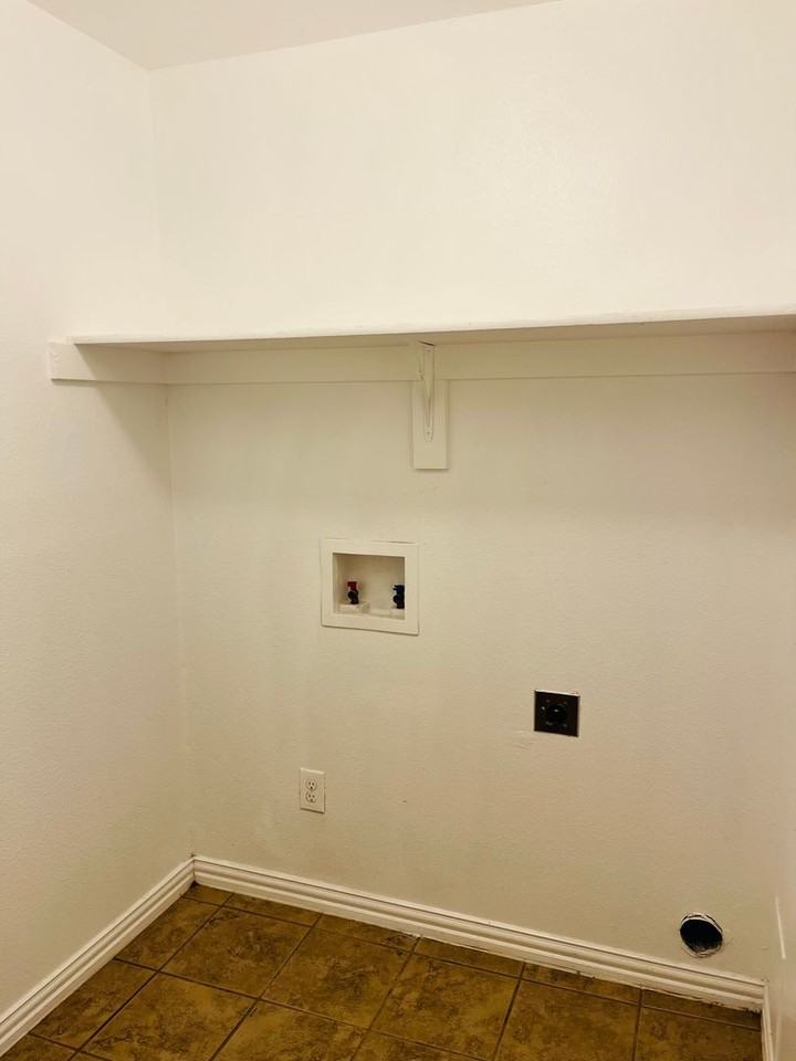 6762 Trail Lake Dr - Photo 4 of 9