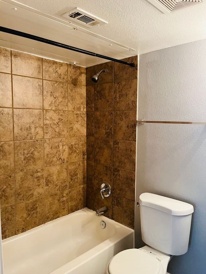 6762 Trail Lake Dr - Photo 5 of 9