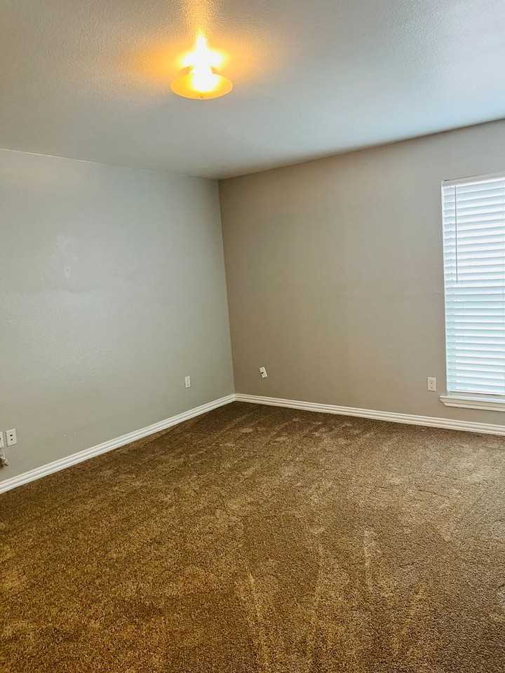 6762 Trail Lake Dr - Photo 7 of 9