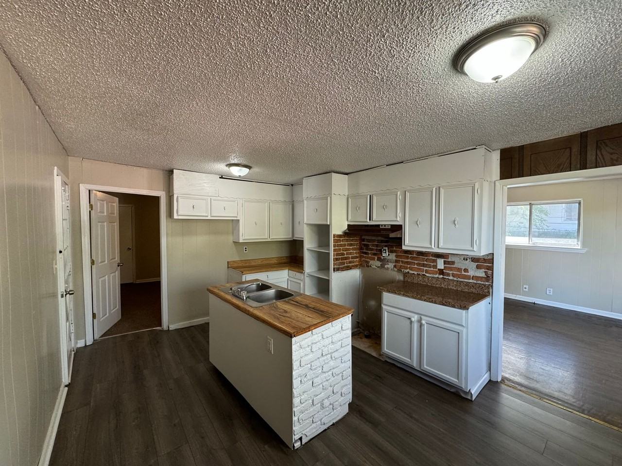 2406 12th Ave - Photo 3 of 11