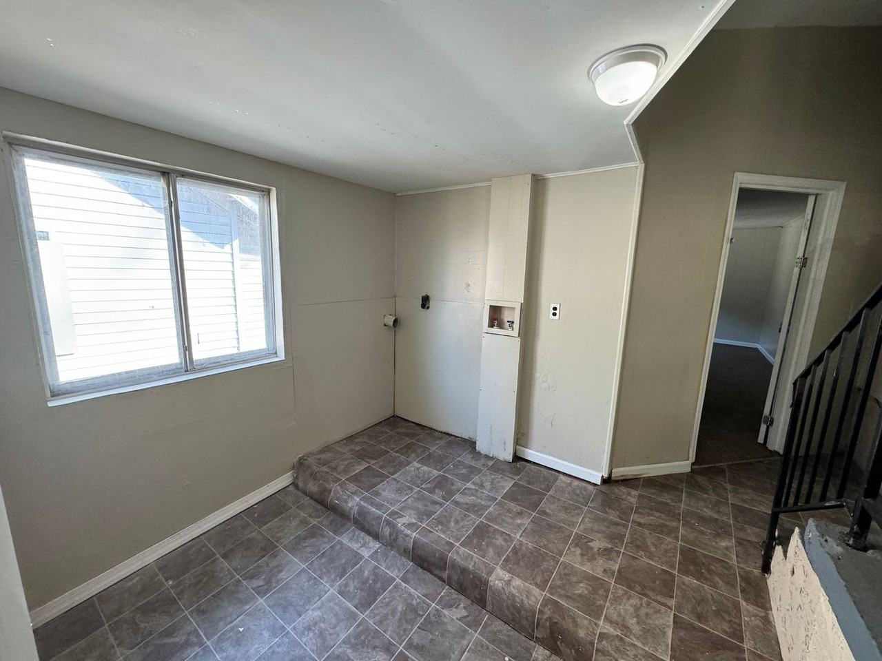 2406 12th Ave - Photo 4 of 11