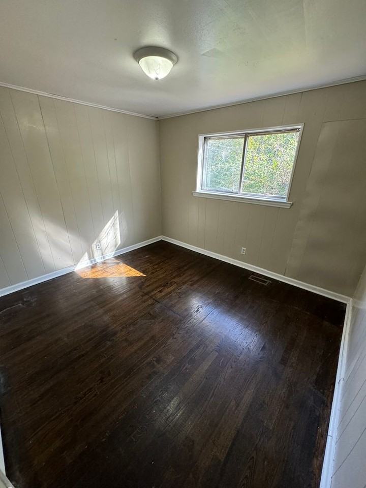 2406 12th Ave - Photo 6 of 11