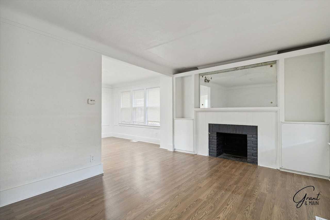 16211 Kentucky St - Photo 3 of 30