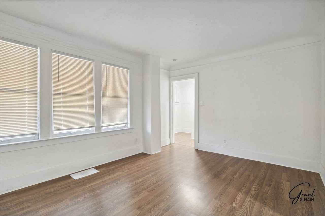 16211 Kentucky St - Photo 4 of 30