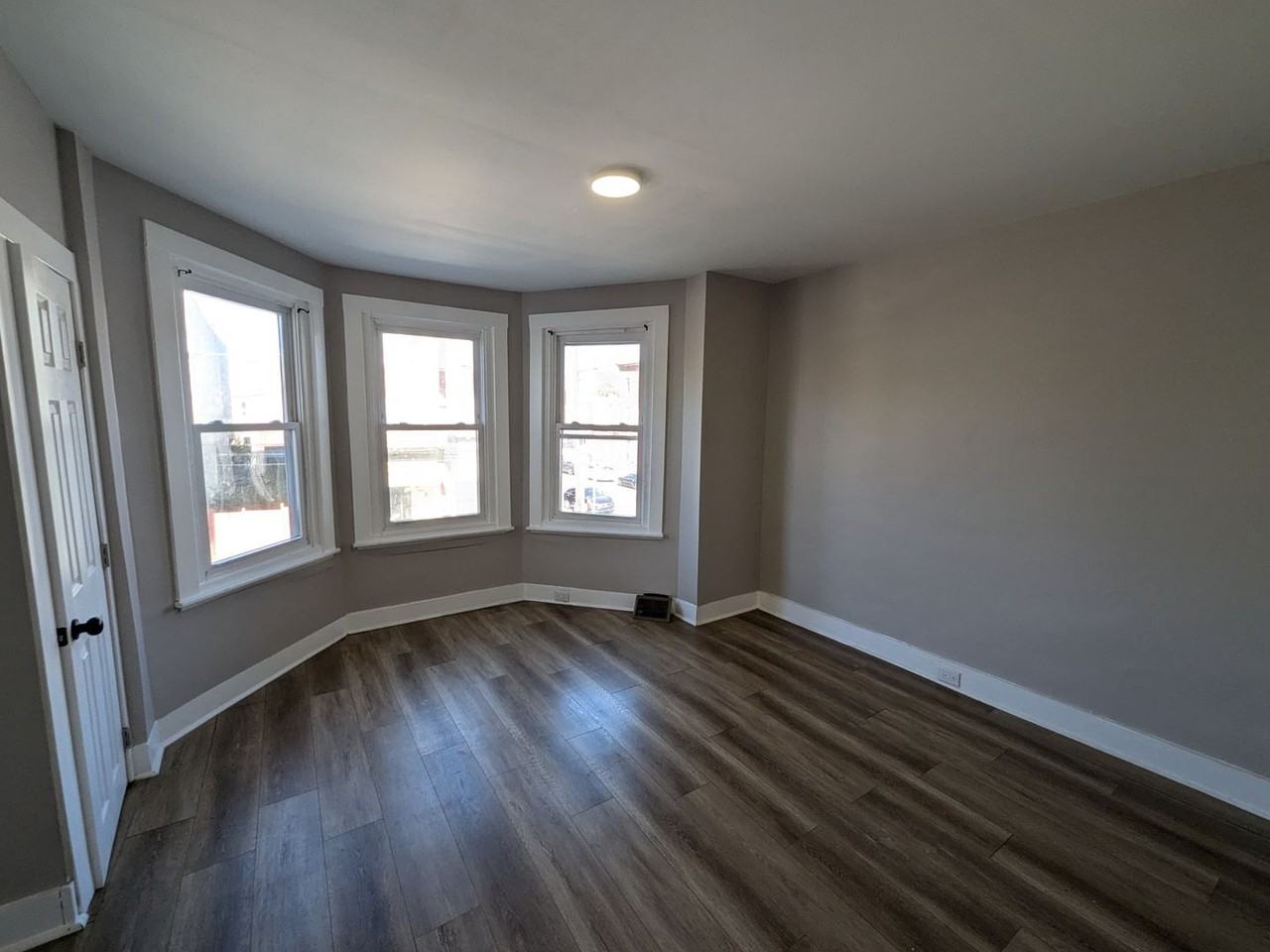 5504 Lansdowne Ave - Photo 5 of 19
