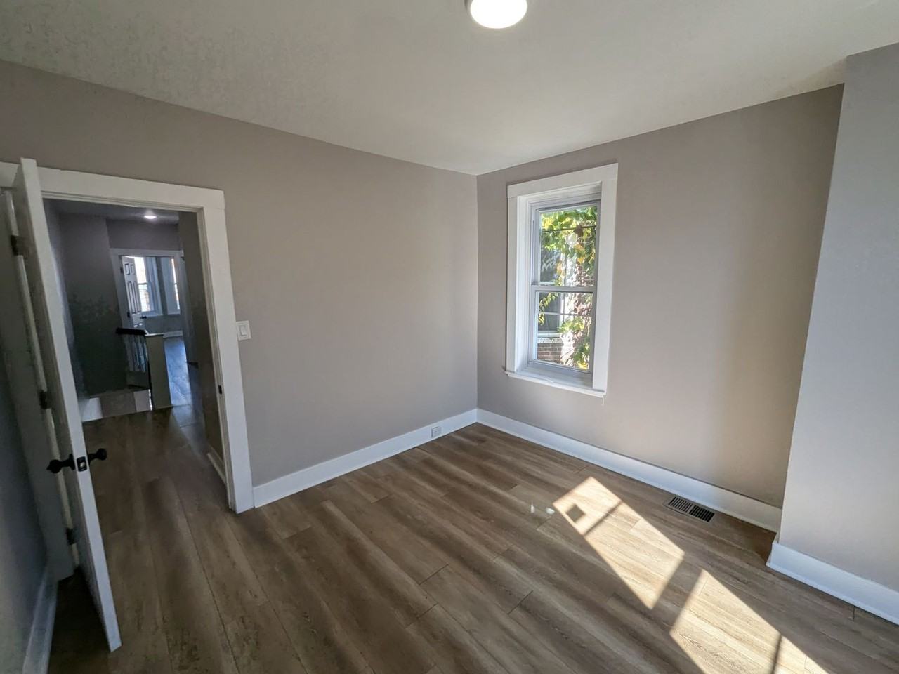 5504 Lansdowne Ave - Photo 6 of 19