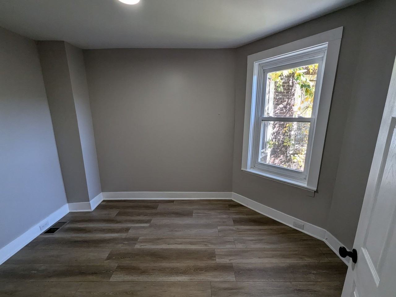 5504 Lansdowne Ave - Photo 7 of 19