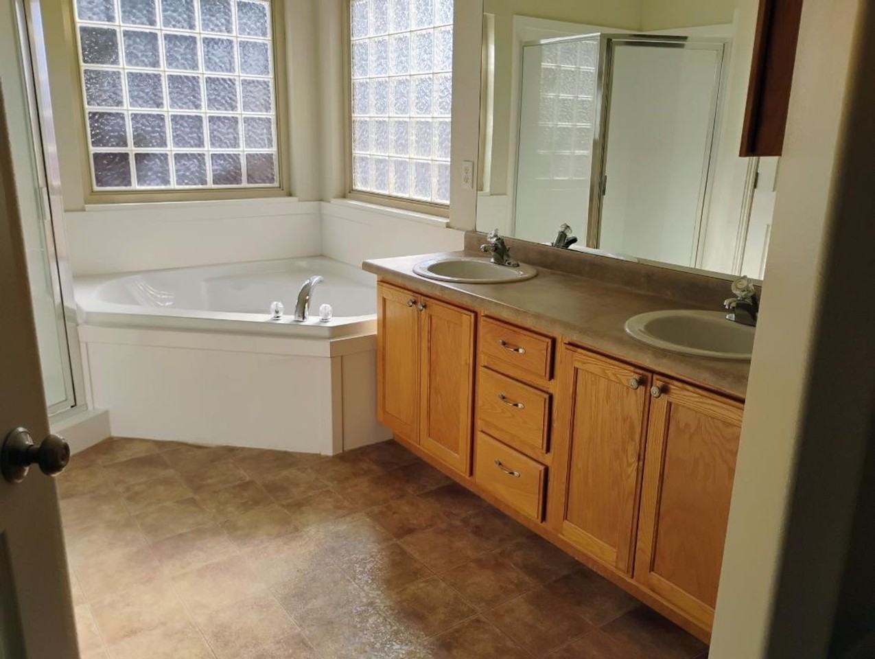 2572 S 500 West Cir - Photo 5 of 23