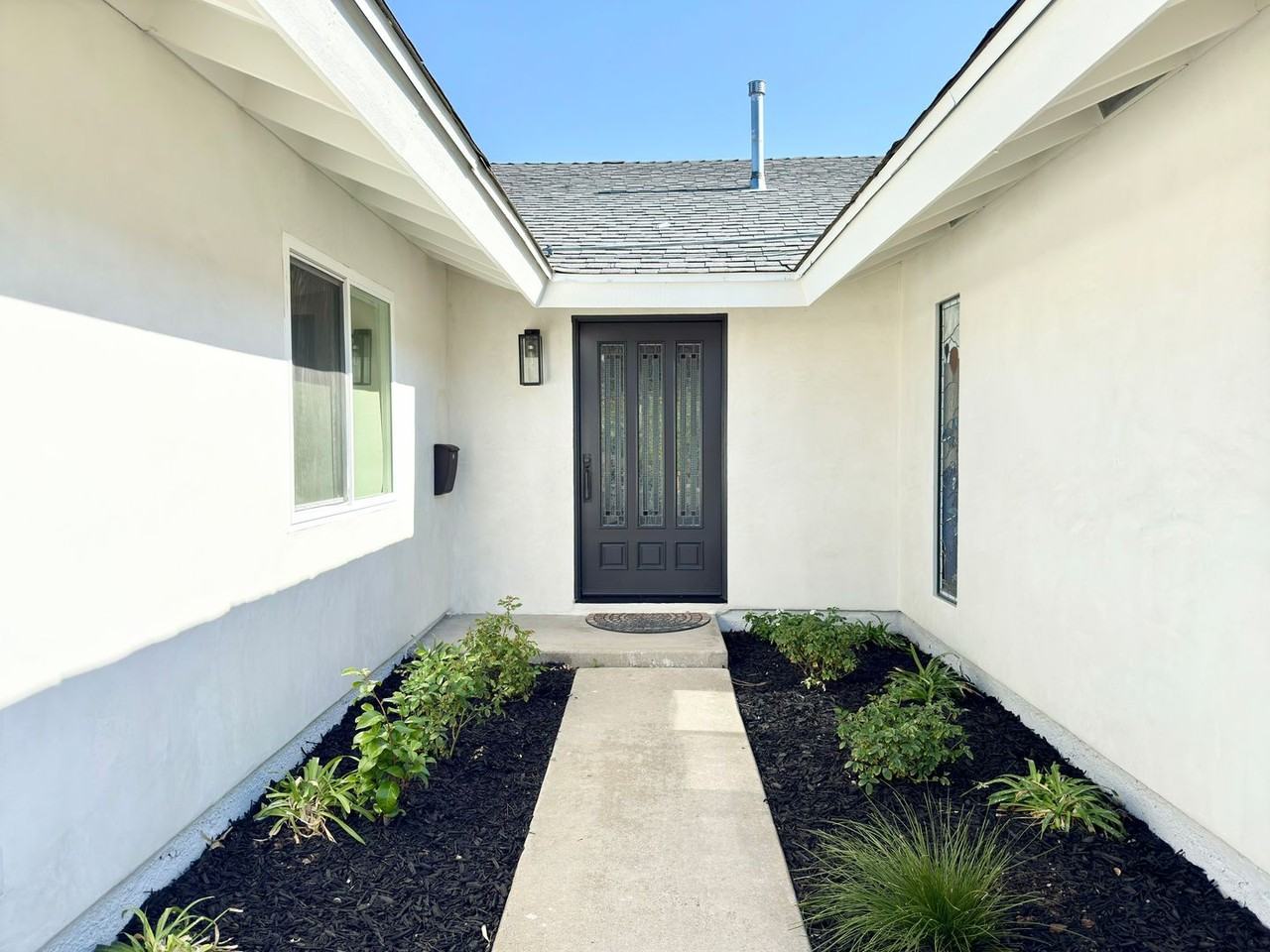 634 Fresca St - Photo 2 of 21