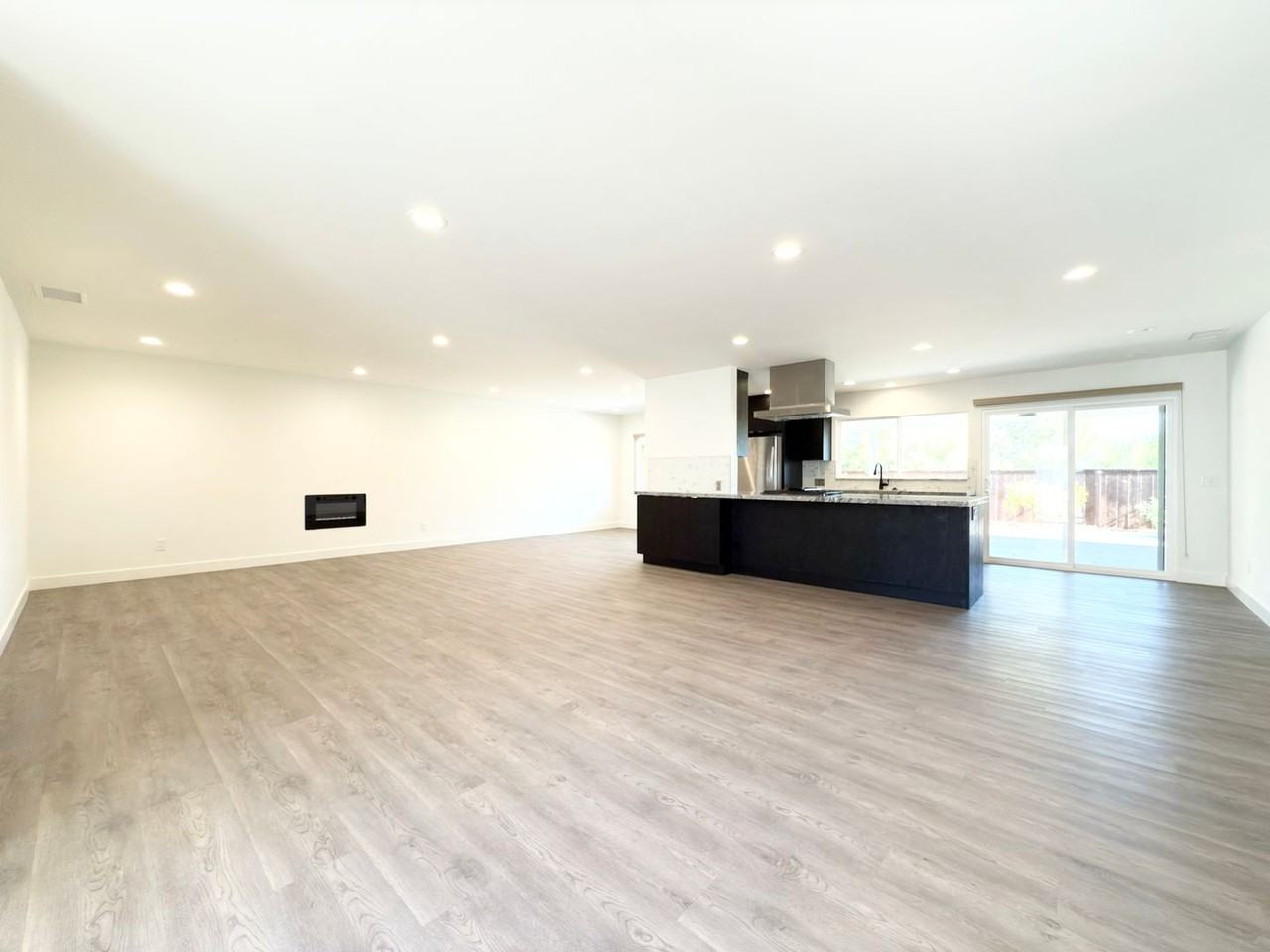 634 Fresca St - Photo 3 of 21