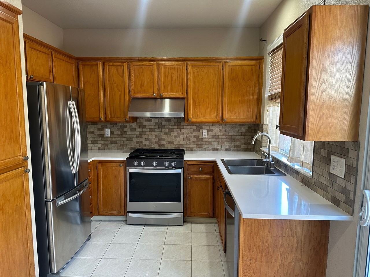 1572 Shadowood Ct - Photo 2 of 16