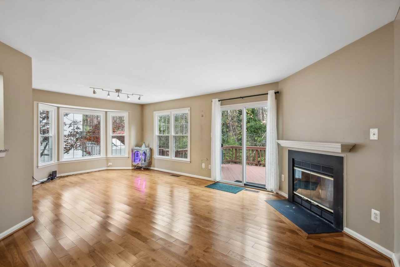 8047 Sky Blue Dr - Photo 4 of 38