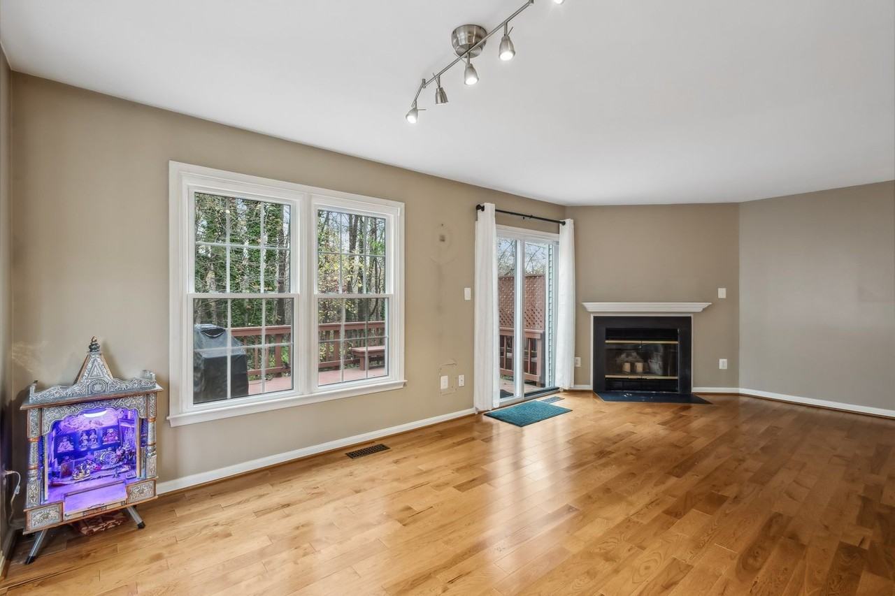 8047 Sky Blue Dr - Photo 5 of 38