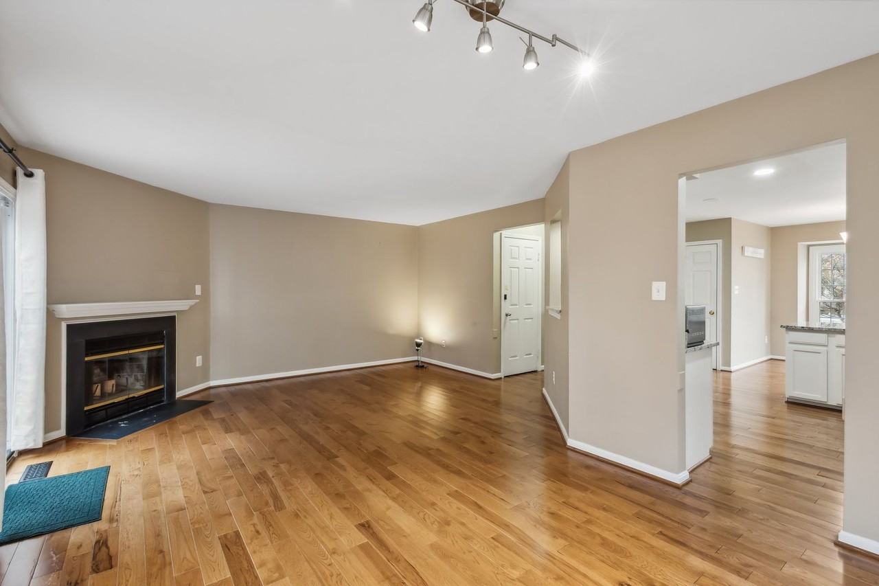 8047 Sky Blue Dr - Photo 7 of 38