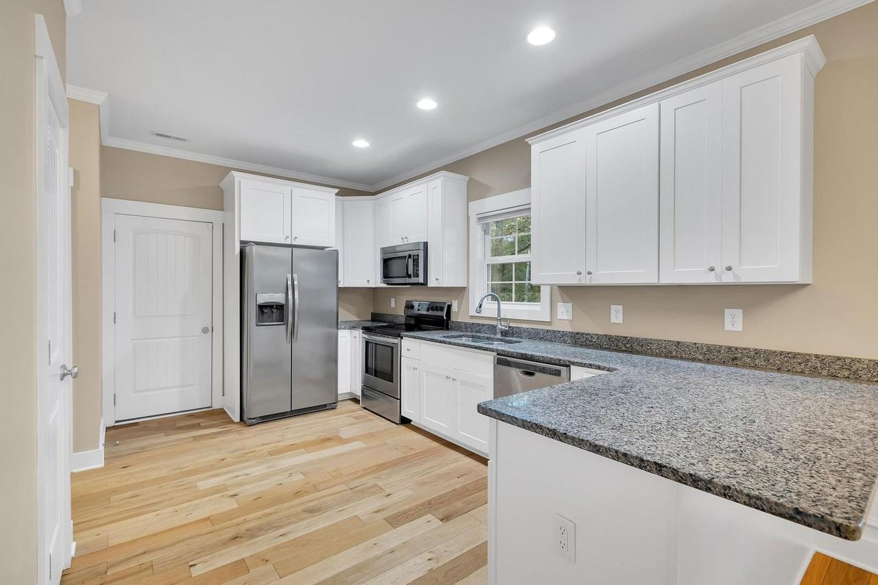 201 Anchor Ln - Photo 3 of 21