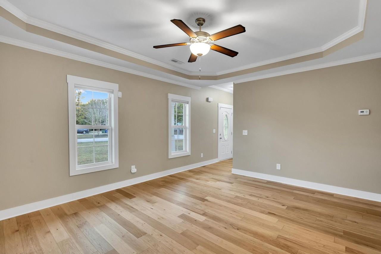 201 Anchor Ln - Photo 4 of 21