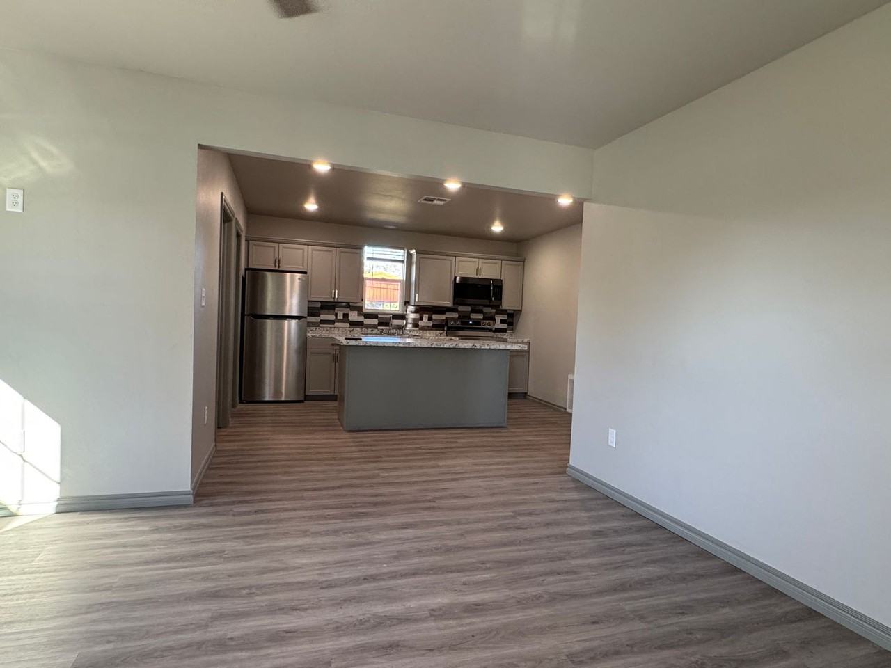 705 W D Ave - Photo 2 of 12