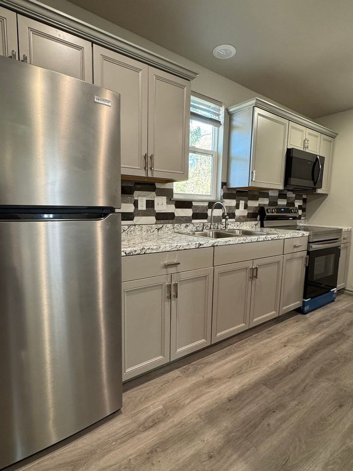 705 W D Ave - Photo 3 of 12