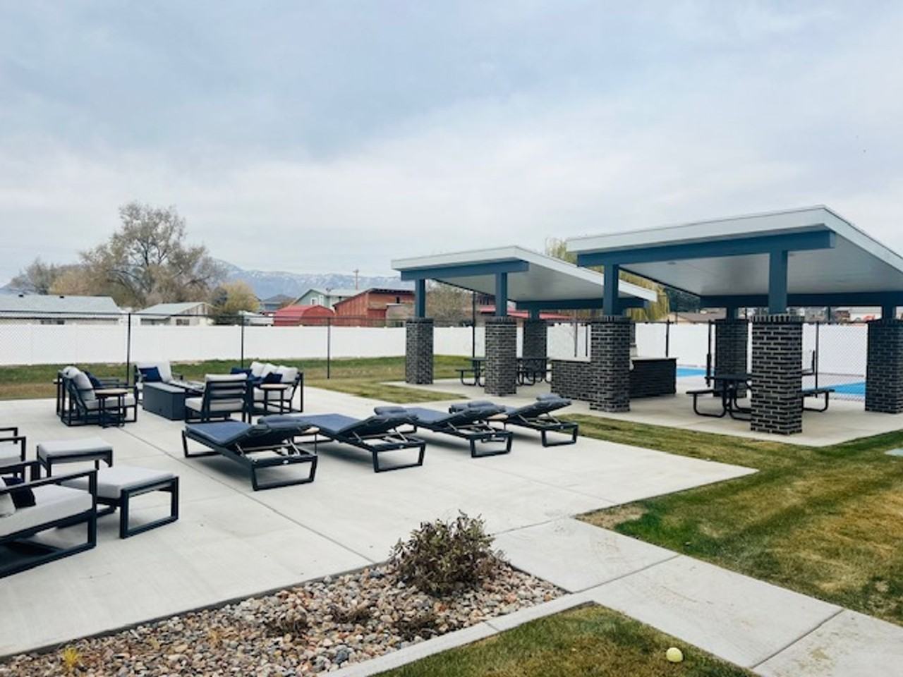 2334 W Leigh Ln - Photo 3 of 18