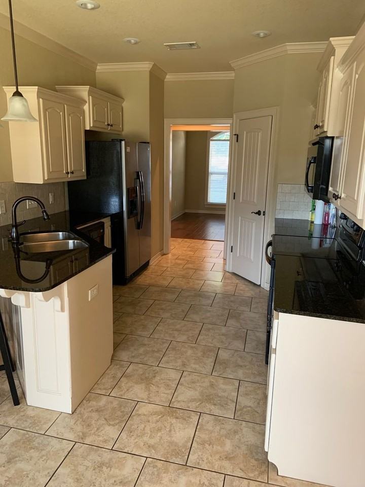 3673 W Mountain View Dr - Photo 2 of 13