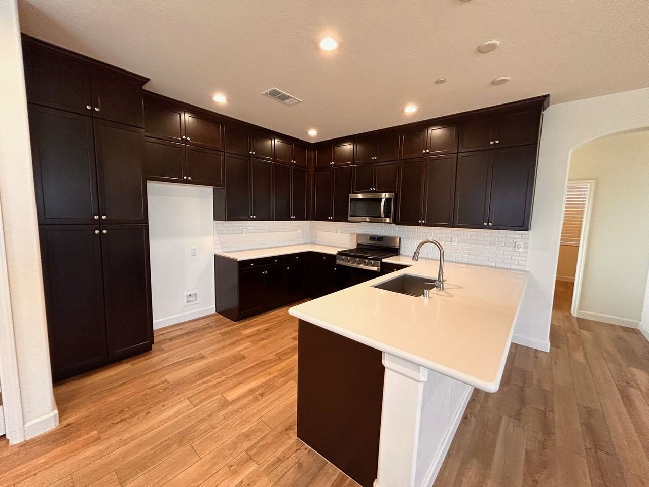 4044 S Fontana St - Photo 2 of 16