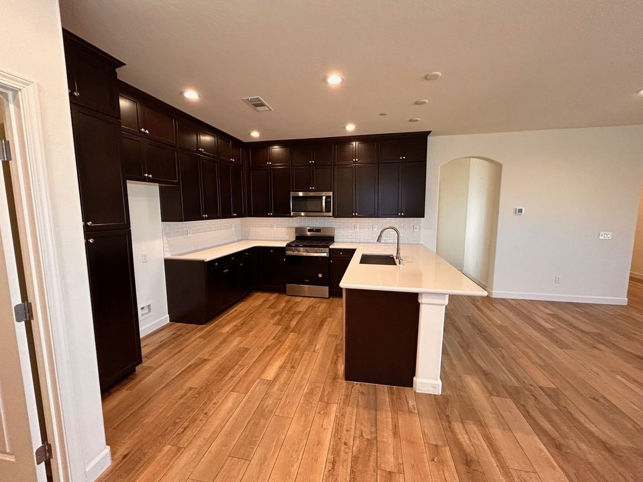 4044 S Fontana St - Photo 3 of 16