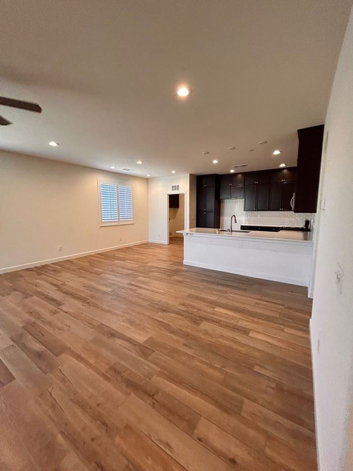 4044 S Fontana St - Photo 4 of 16