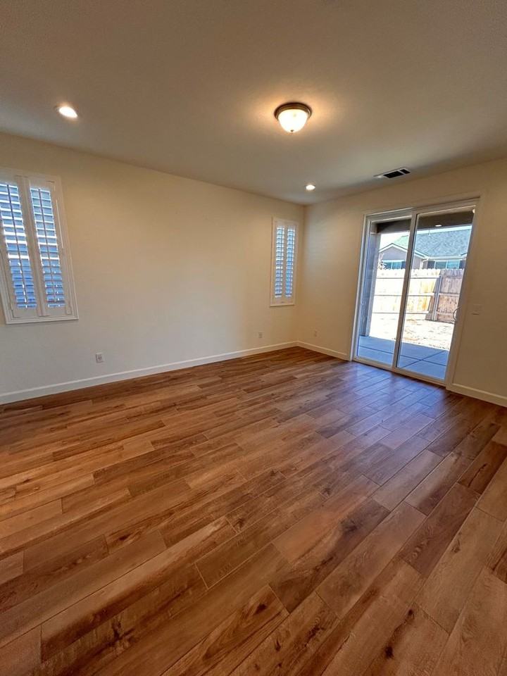 4044 S Fontana St - Photo 5 of 16