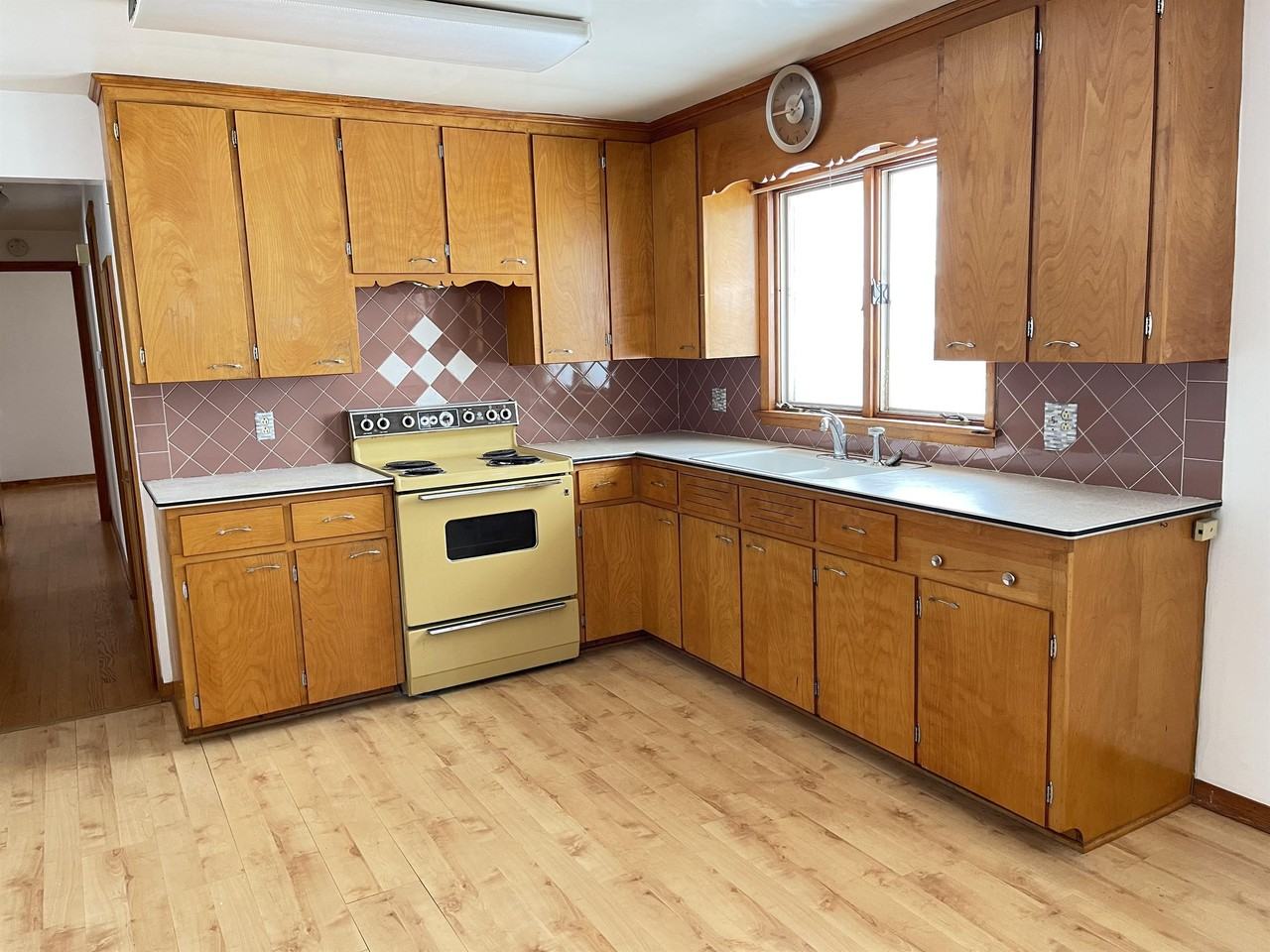 4736 S Main St - Photo 3 of 15